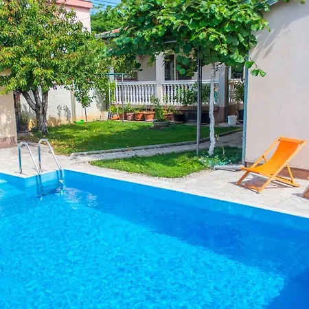 Kiwi With Private Pool *
