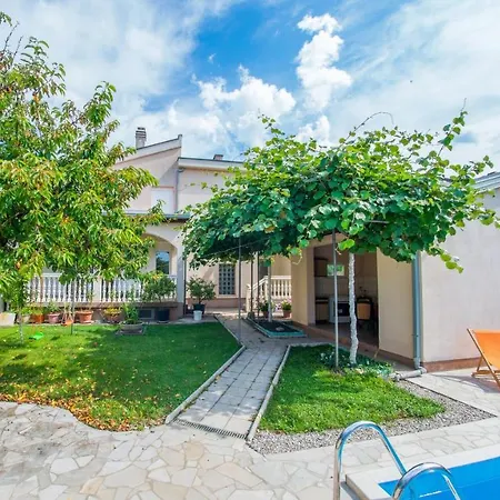 Kiwi With Private Pool Hébergement de vacances Mostar