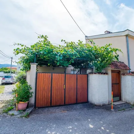 Kiwi With Private Pool Holiday home Mostar