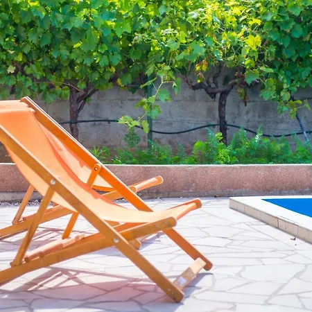 Kiwi With Private Pool